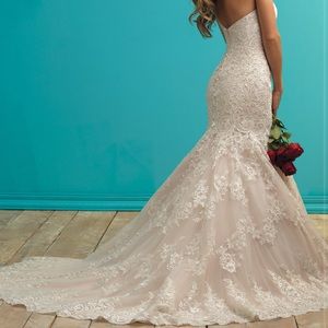 Allure bridals 9250 mermaid lace wedding gown